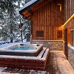 Moderne à La Tania Avec Sauna Et Parking - Fr-1-575-251 * Courchevel