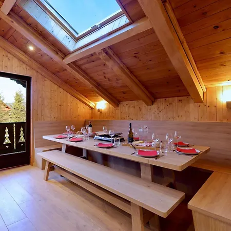 Moderne à La Tania Avec Sauna Et Parking - Fr-1-575-251 *
